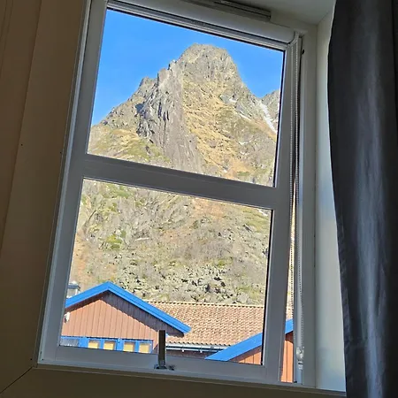 Close To The Mountain * Svolvær